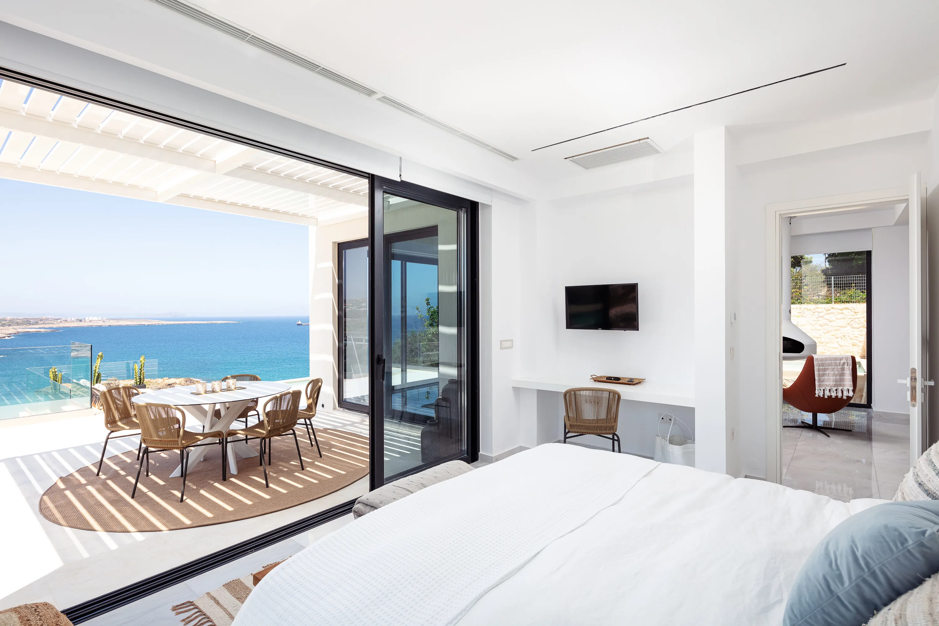 Master bedroom located in the Right Building