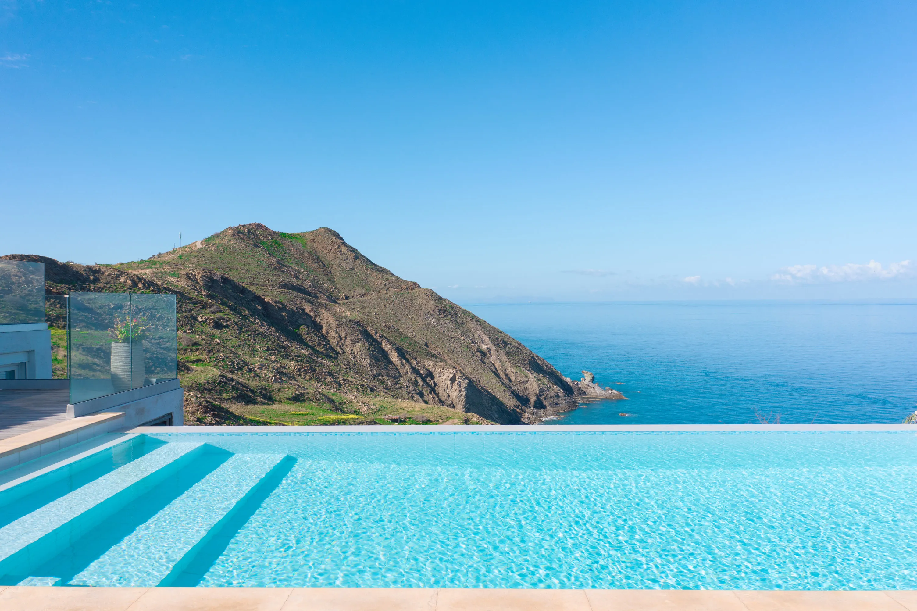 Outdoor area with : 35 sq. m infinity swimming pool, sun beds , umbrellas, etc.