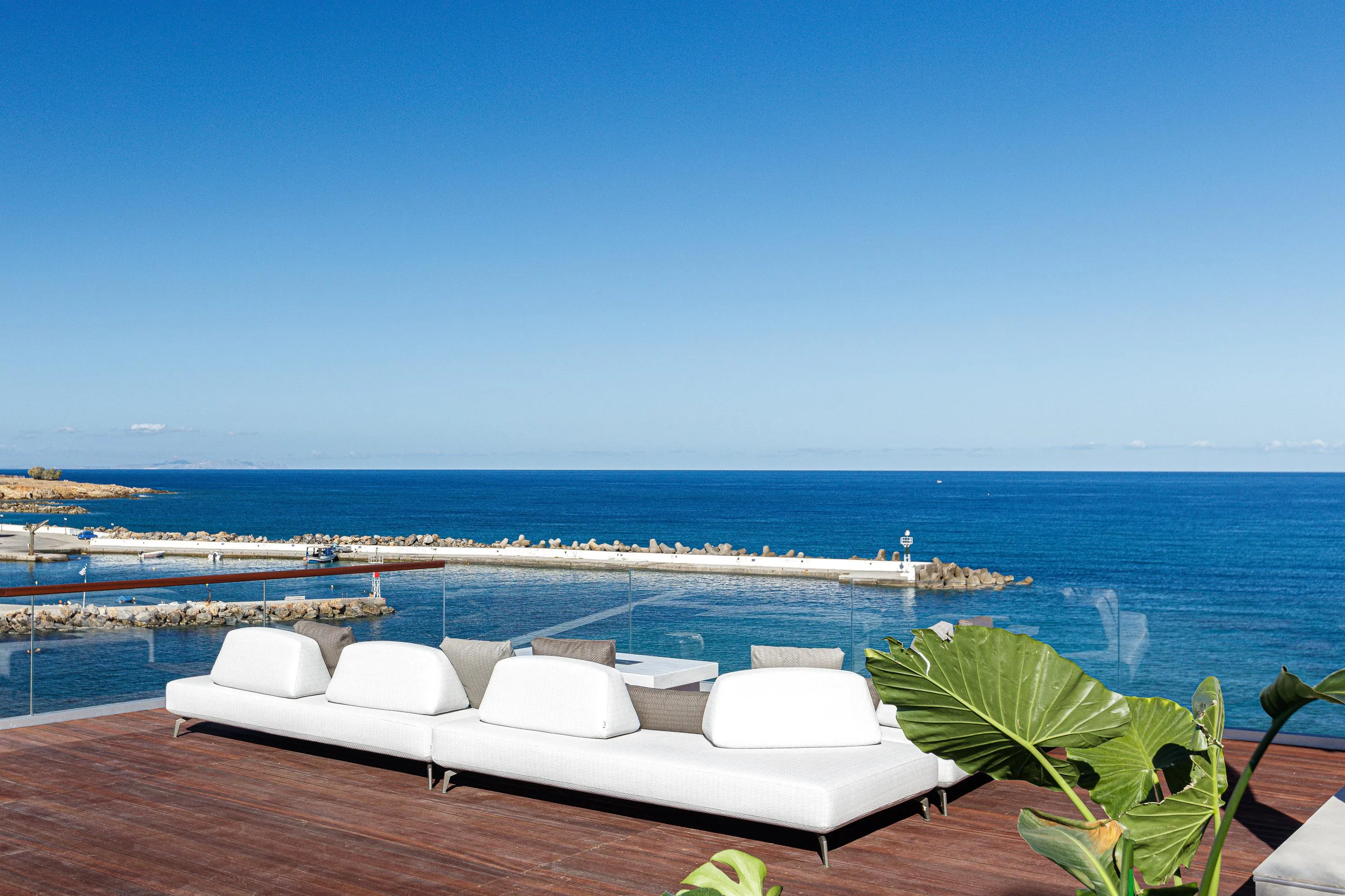 The pool area is equipped with 8 sun beds, two poolside showers, and 3 umbrellas.