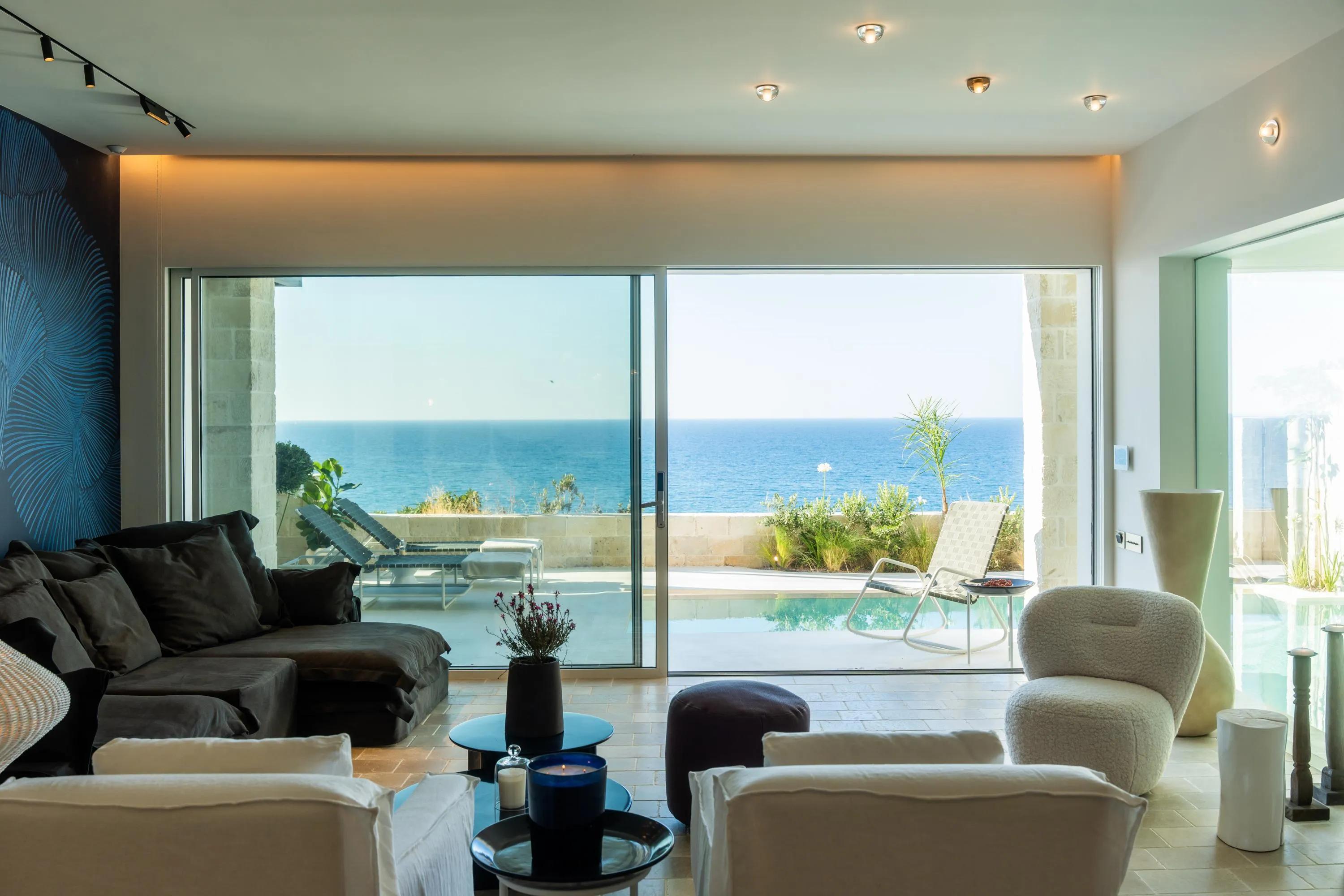 Perfectly positioned on an elevated vantage point in Rethymno, just moments from the beach and charming local restaurants, My Cave Blue offers the ultimate holiday escape.
