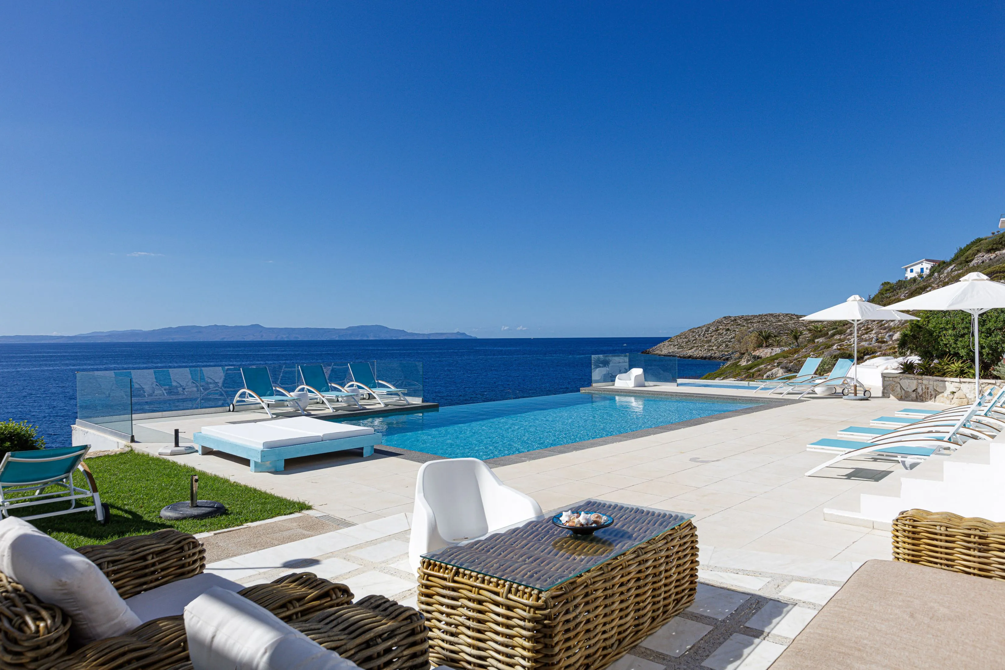 Outdoor jacuzzi and the pool both can be heated upon request!