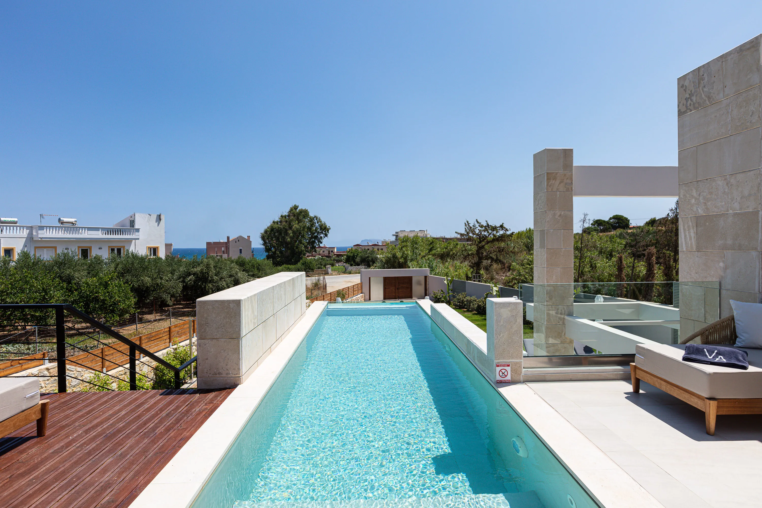 Just a short stroll away from the beach, shops, restaurants and daily amenities.