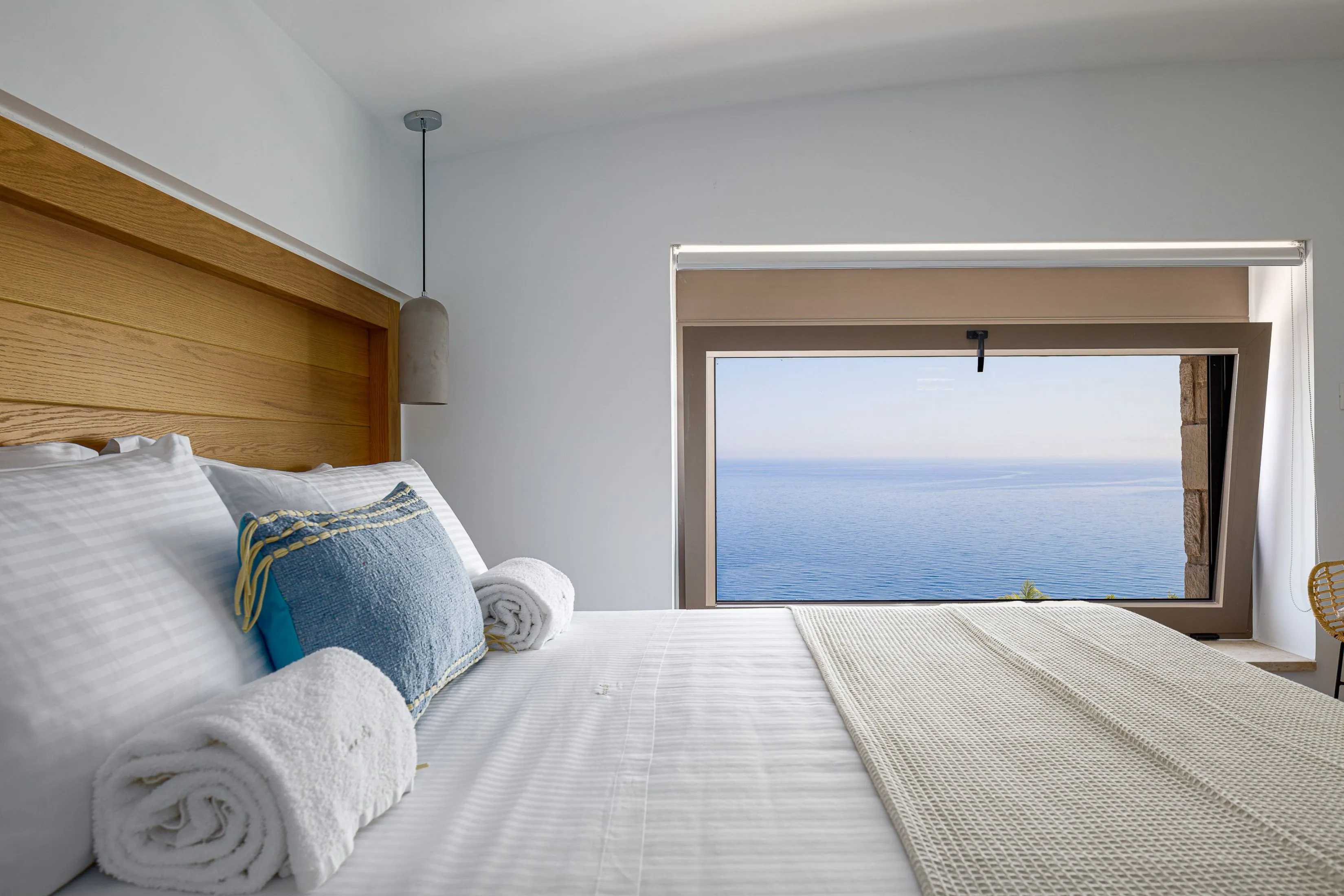 Unwind in a cozy Queen bed, and let the stunning outdoor views of the pool and sea enhance your stay.