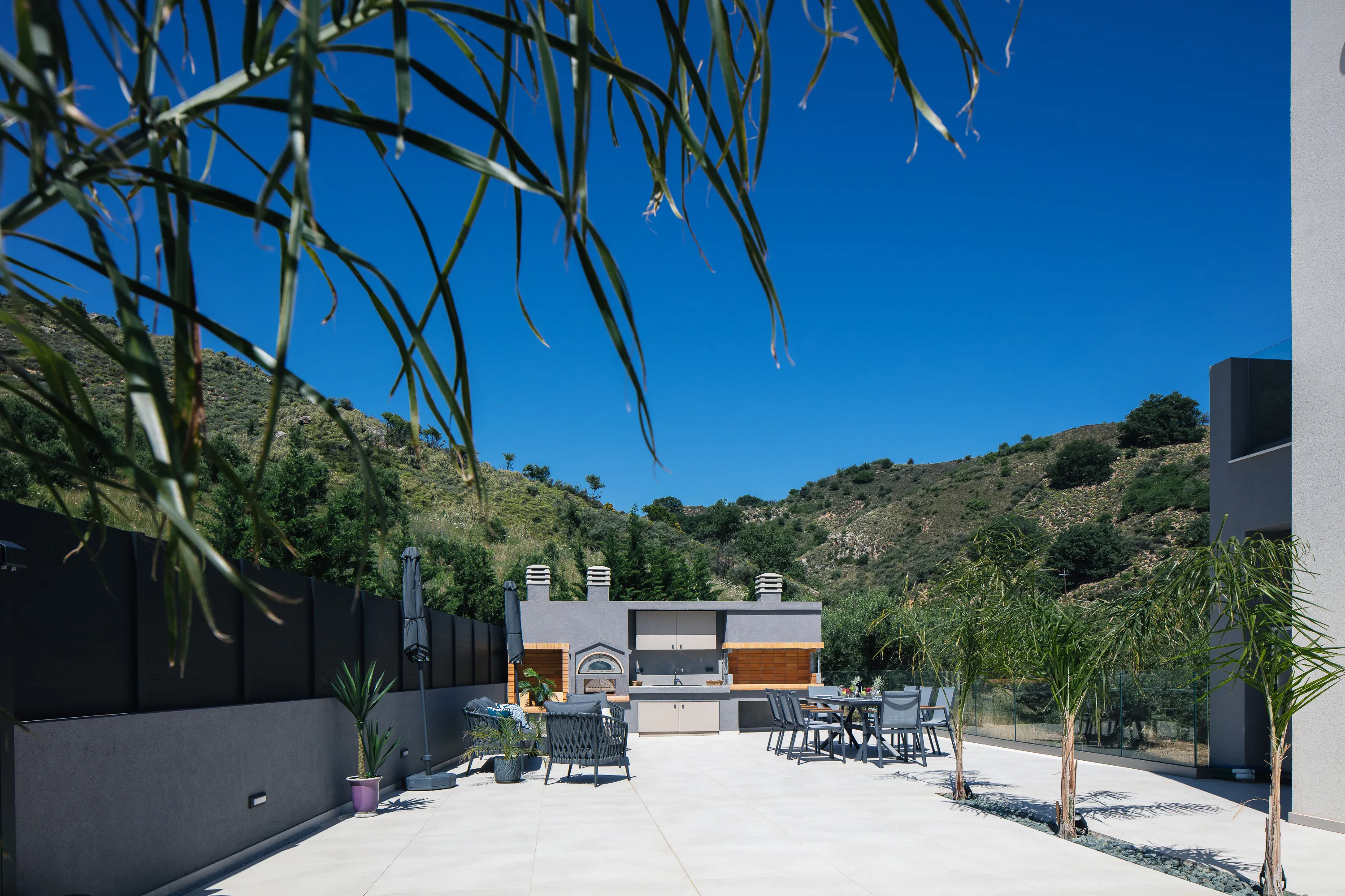 Enjoy the delights of al fresco cooking and dining with a charcoal BBQ, wood oven, and outdoor sink.