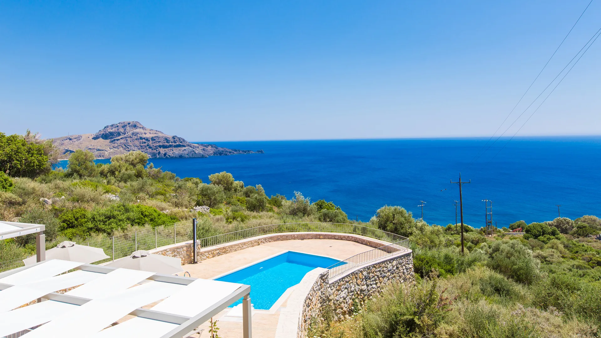 35 m² pool area offers breathtaking views!