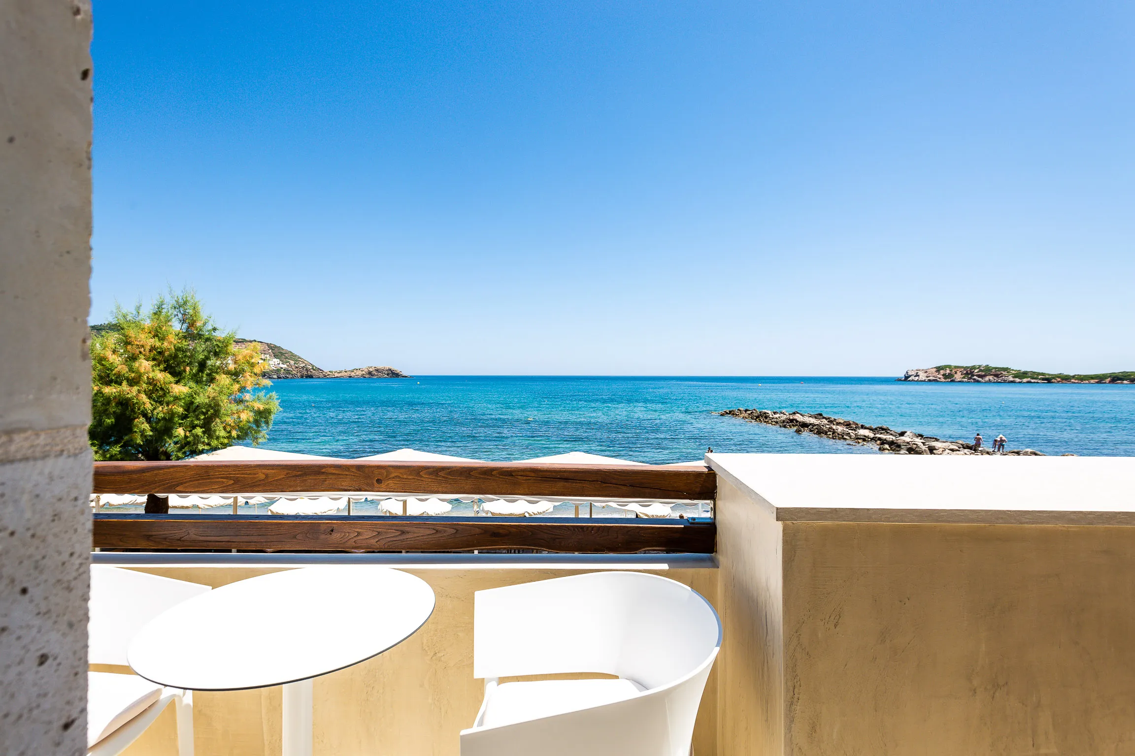 Just a stone’s throw away from the sandy beach of Bali !
