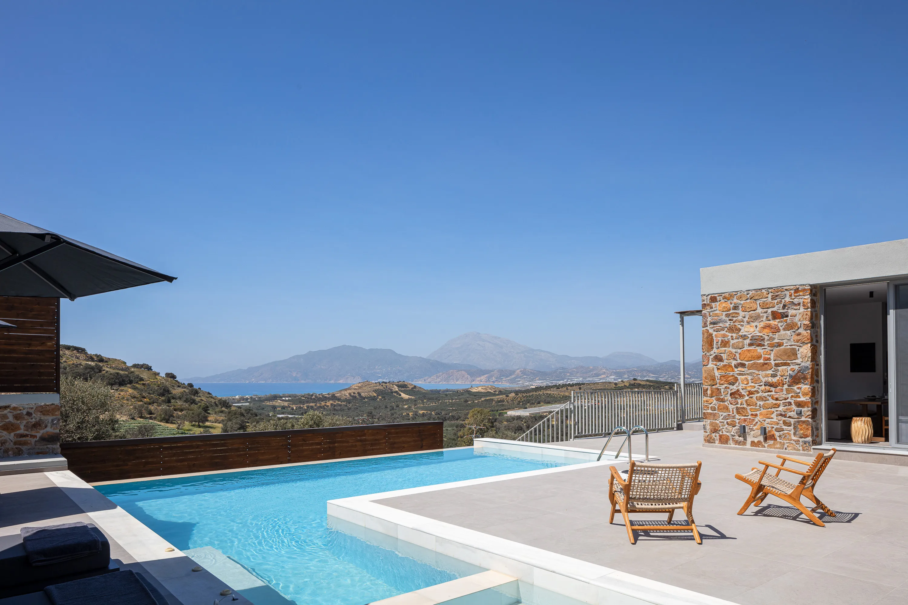Located 200 meters from the charming and peaceful village of Kamilari