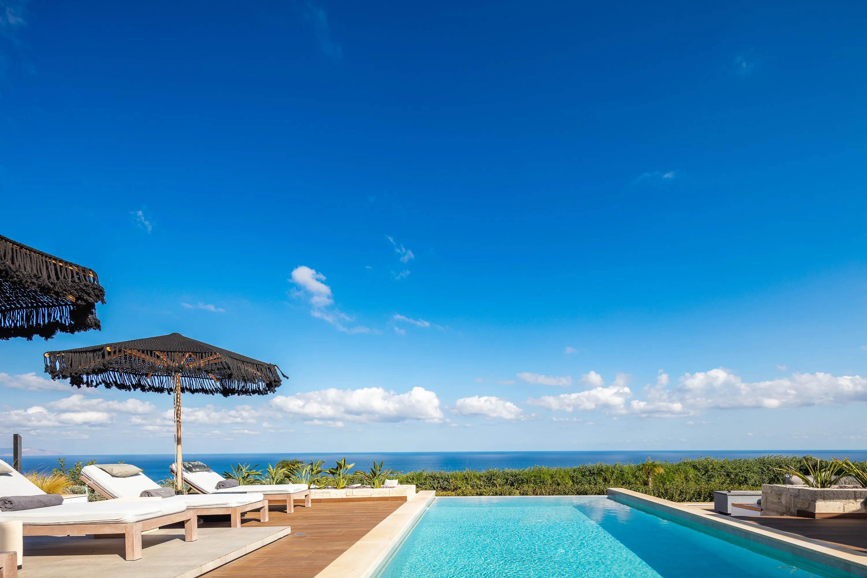 Soak in comfort with stunning sea views.