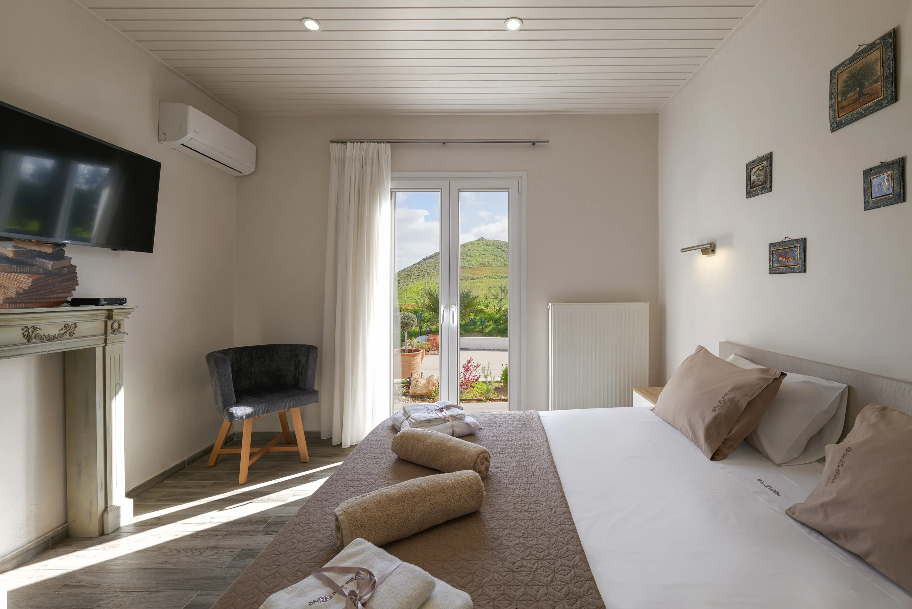 Master bedroom with A/C and Smart TV.