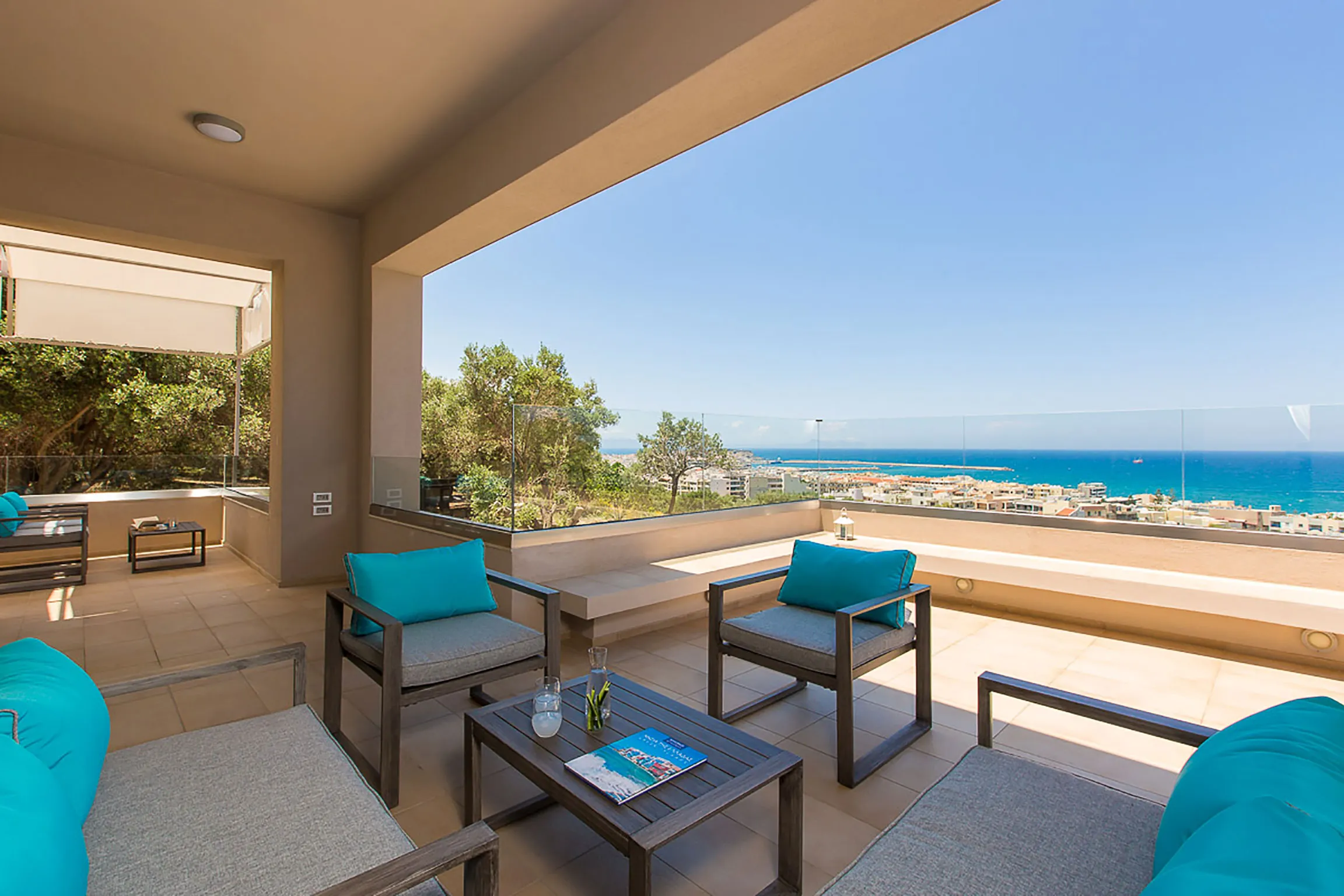 Veranda on the ground floor with access to the living room and views of the city