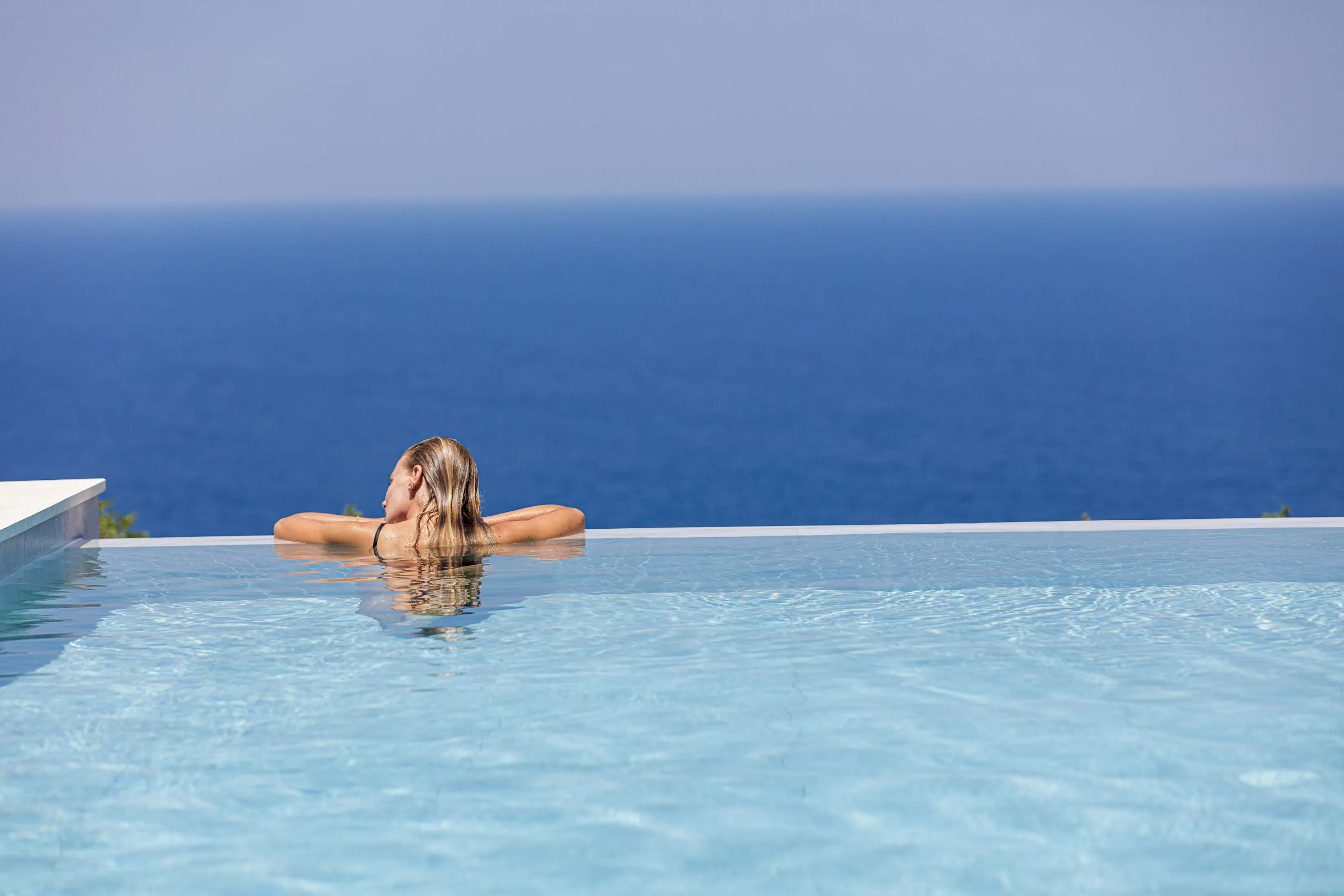 Private infinity pool with breathtaking views of the sea.
