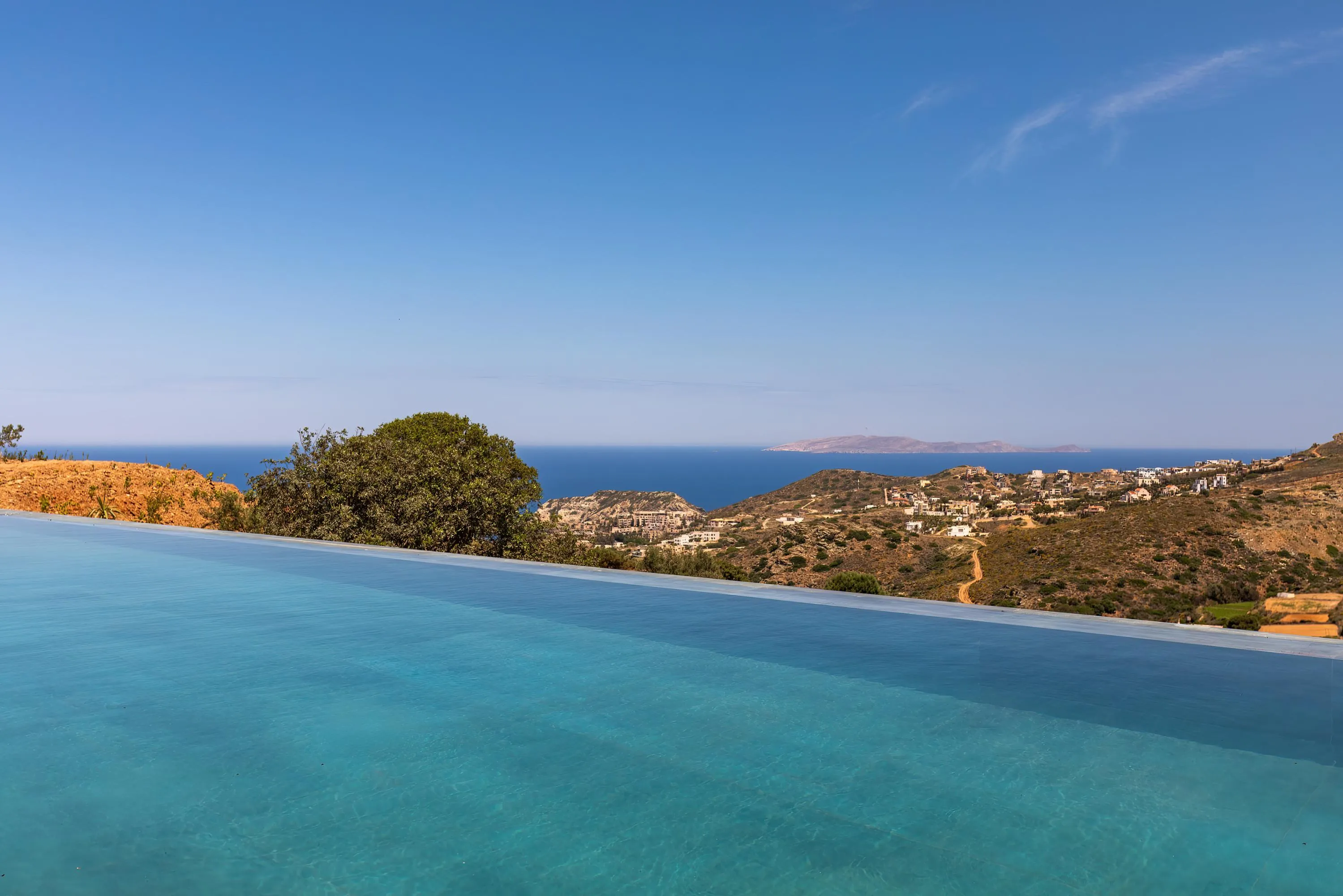Immerse yourself in the beauty of Crete with Villa Dictamos’ private 58 sqm infinity pool, where the water appears to blend seamlessly with the endless sea horizon. Surrounded by comfortable sun loungers, one umbrella, an outdoor shower, and tranquil view