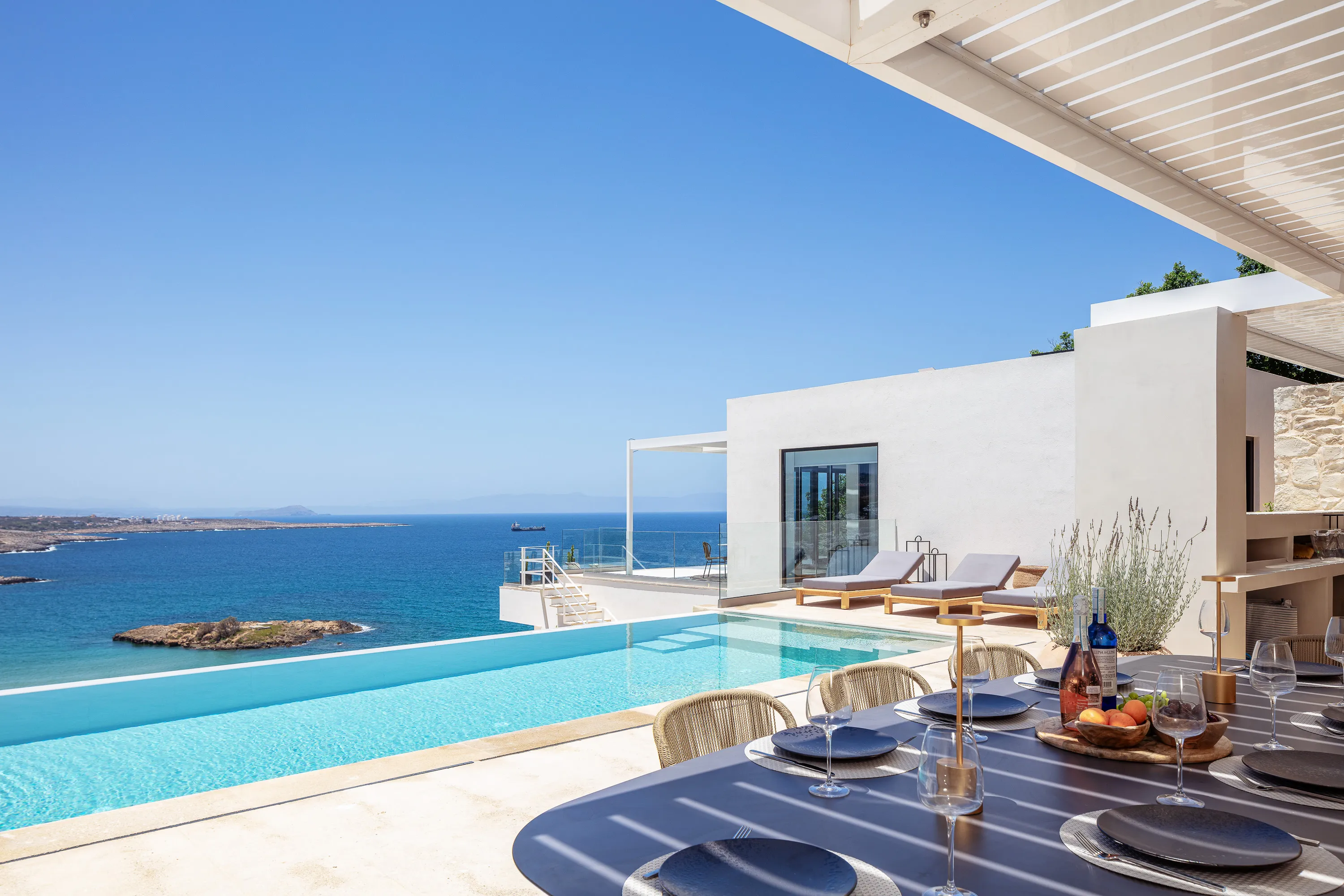 Casablanca consists of two separate buildings and 5 bedrooms