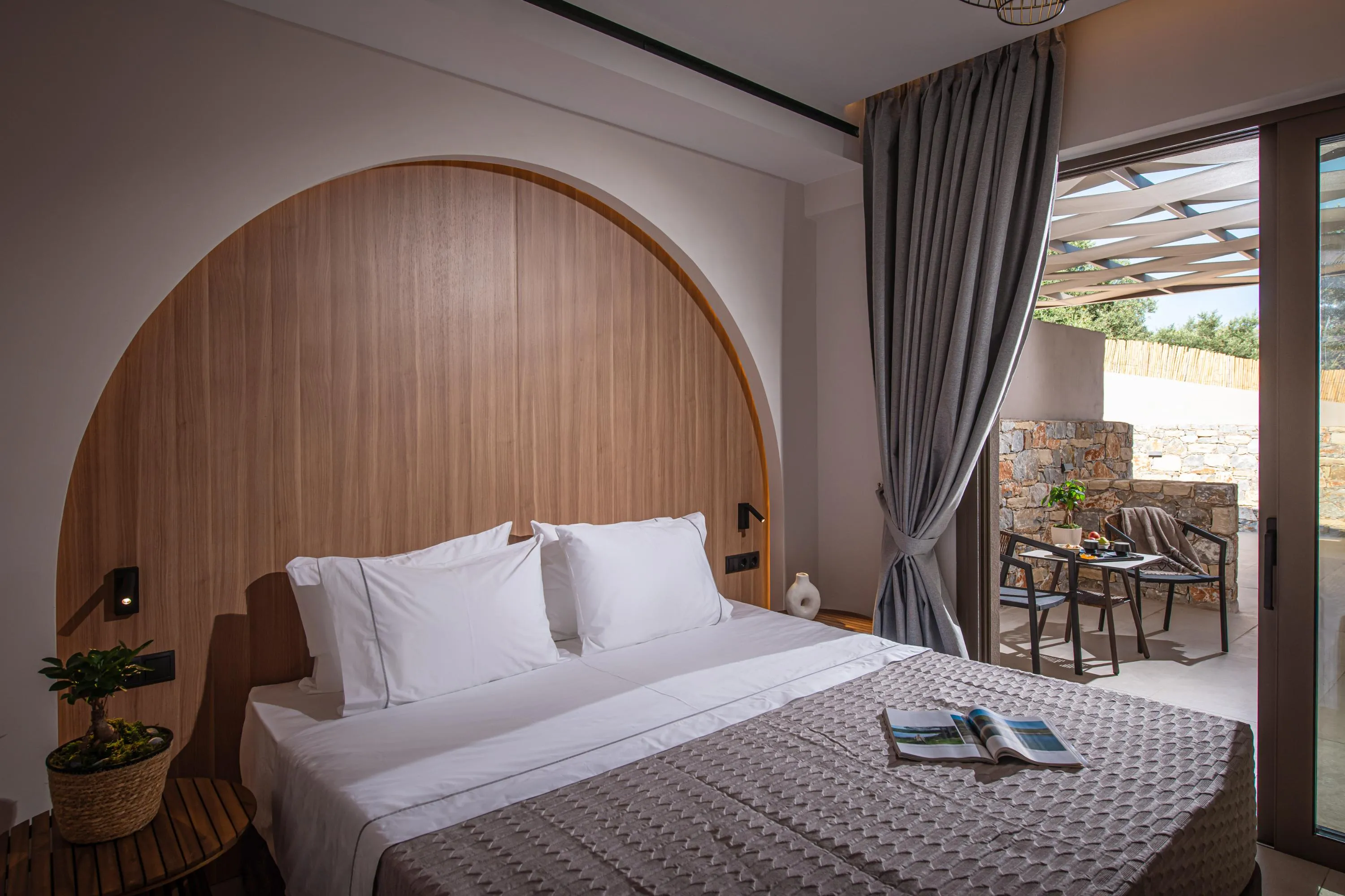 This bedroom features two twin-size beds (0.90m x 2.00m), which can be joined together to form a king (1.80m x 2.00m) upon request.