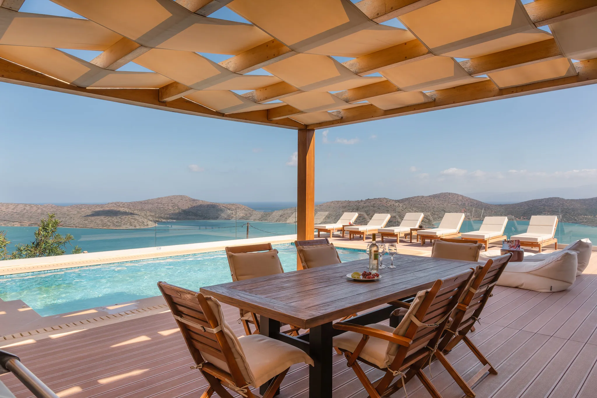 Οutdoor dining area for 8 guests under a shaded pergola