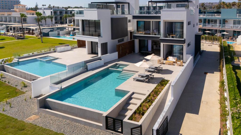 Aqua Beachfront Villas #2