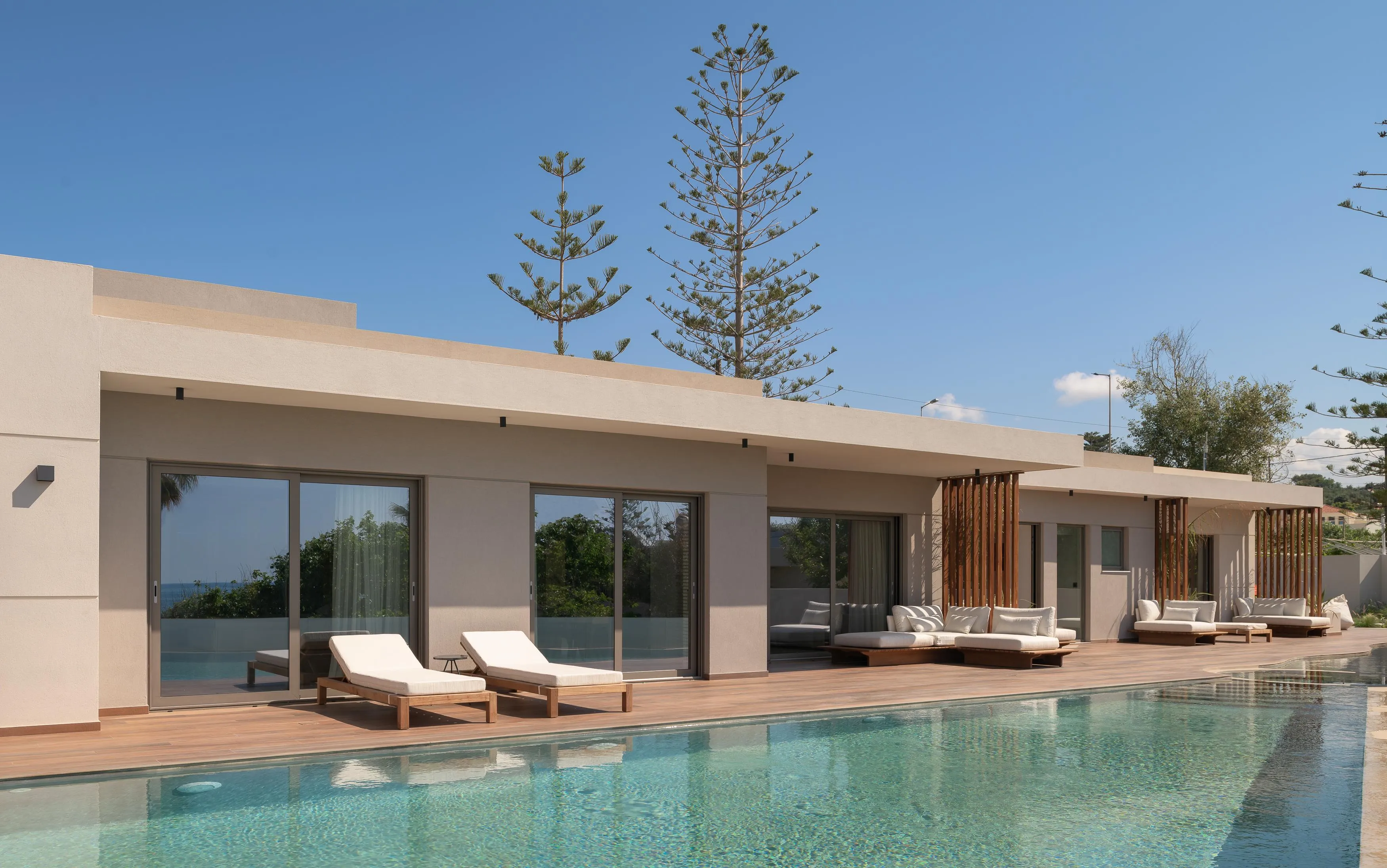 The main pool can be heated for an additional daily charge upon request.