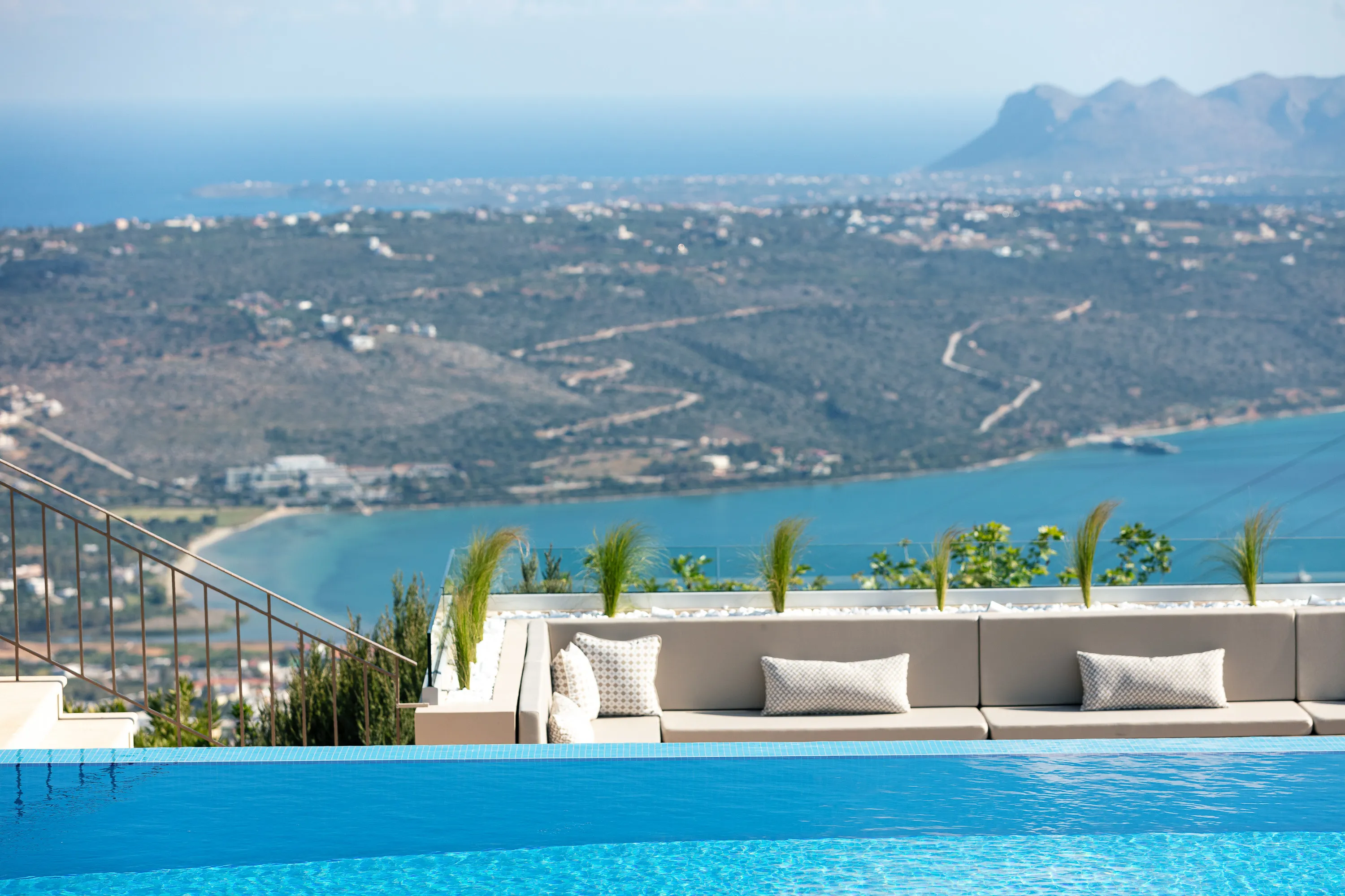 Enjoy tranquillity, comfort and luxuriousness in this exquisite and unique villa!