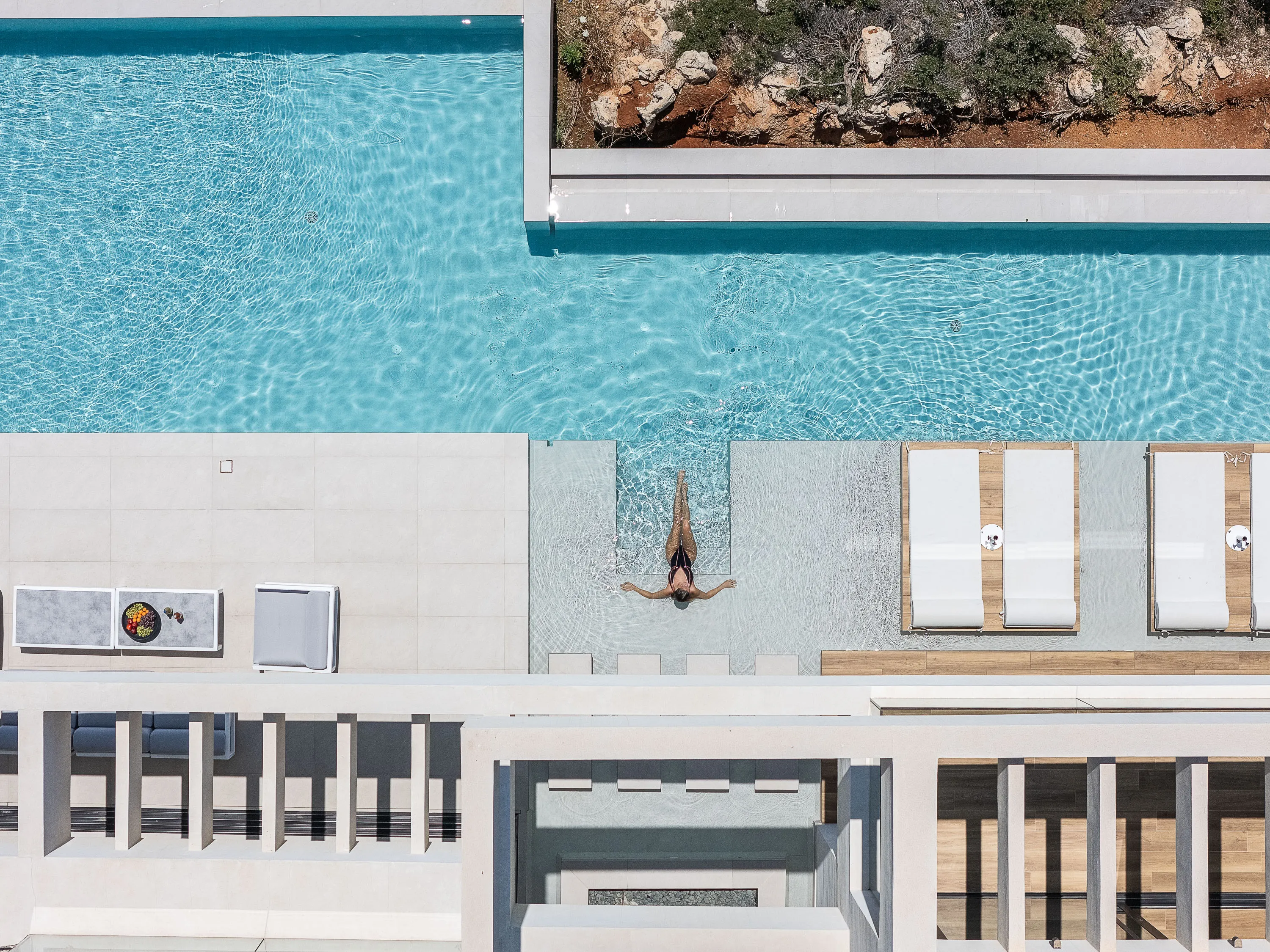 The outdoor area of Avery Villa spans an expansive 1,000 m², creating a breathtaking oasis for your holiday escape.