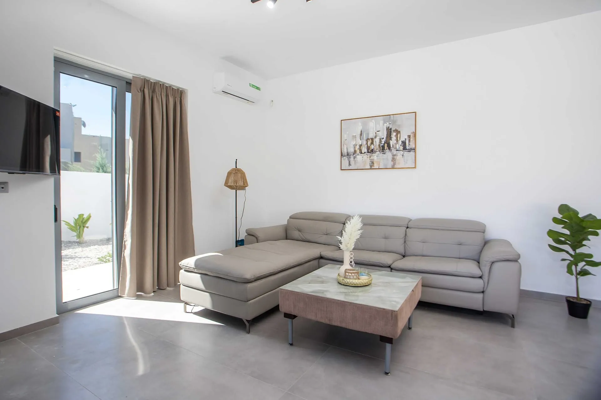 Villa Vama & F - 5