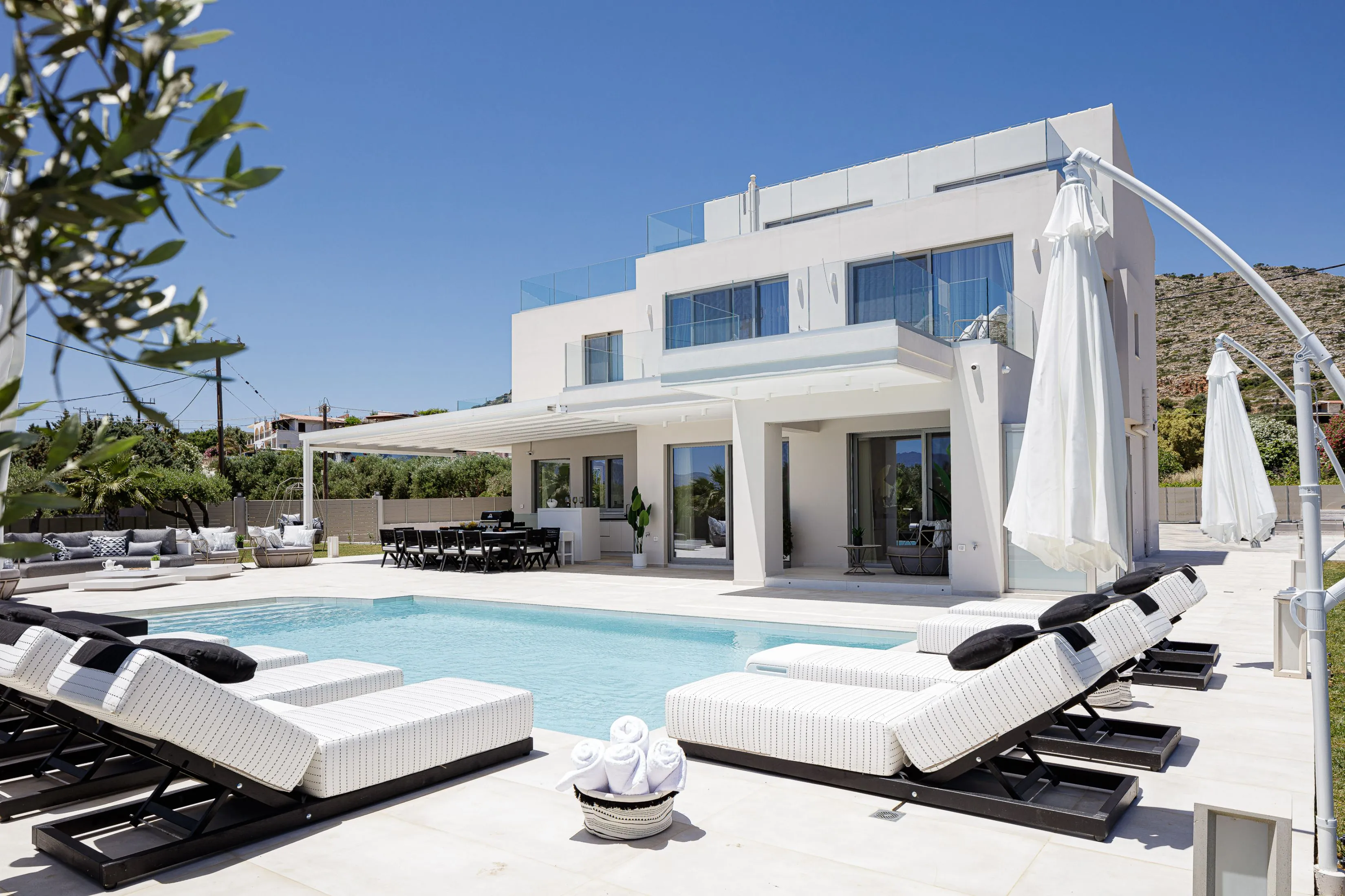 Villa Palena covers 520 m2 and it spreads in four levels.
