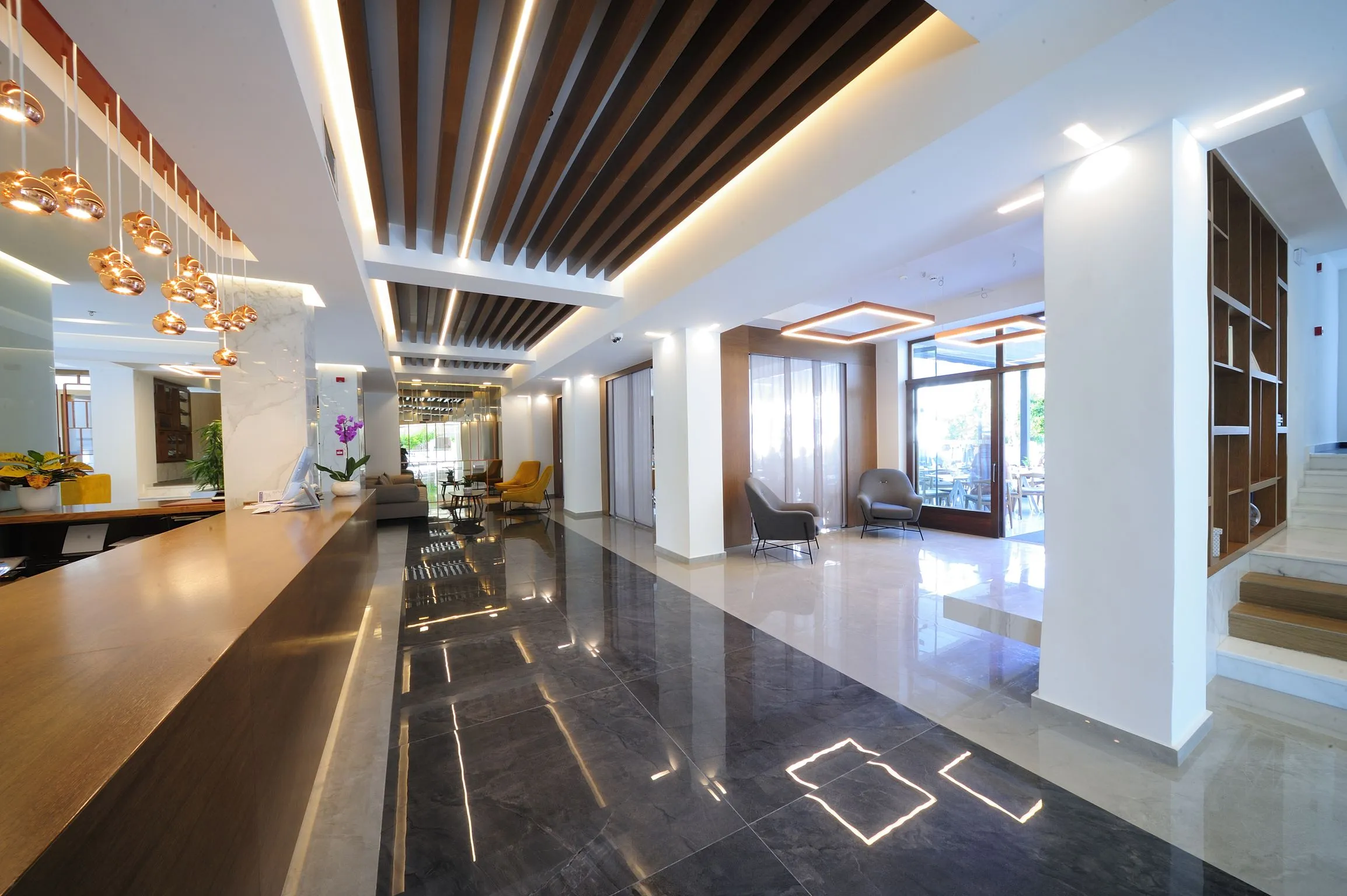 Atrium Ambiance Hotel - 2