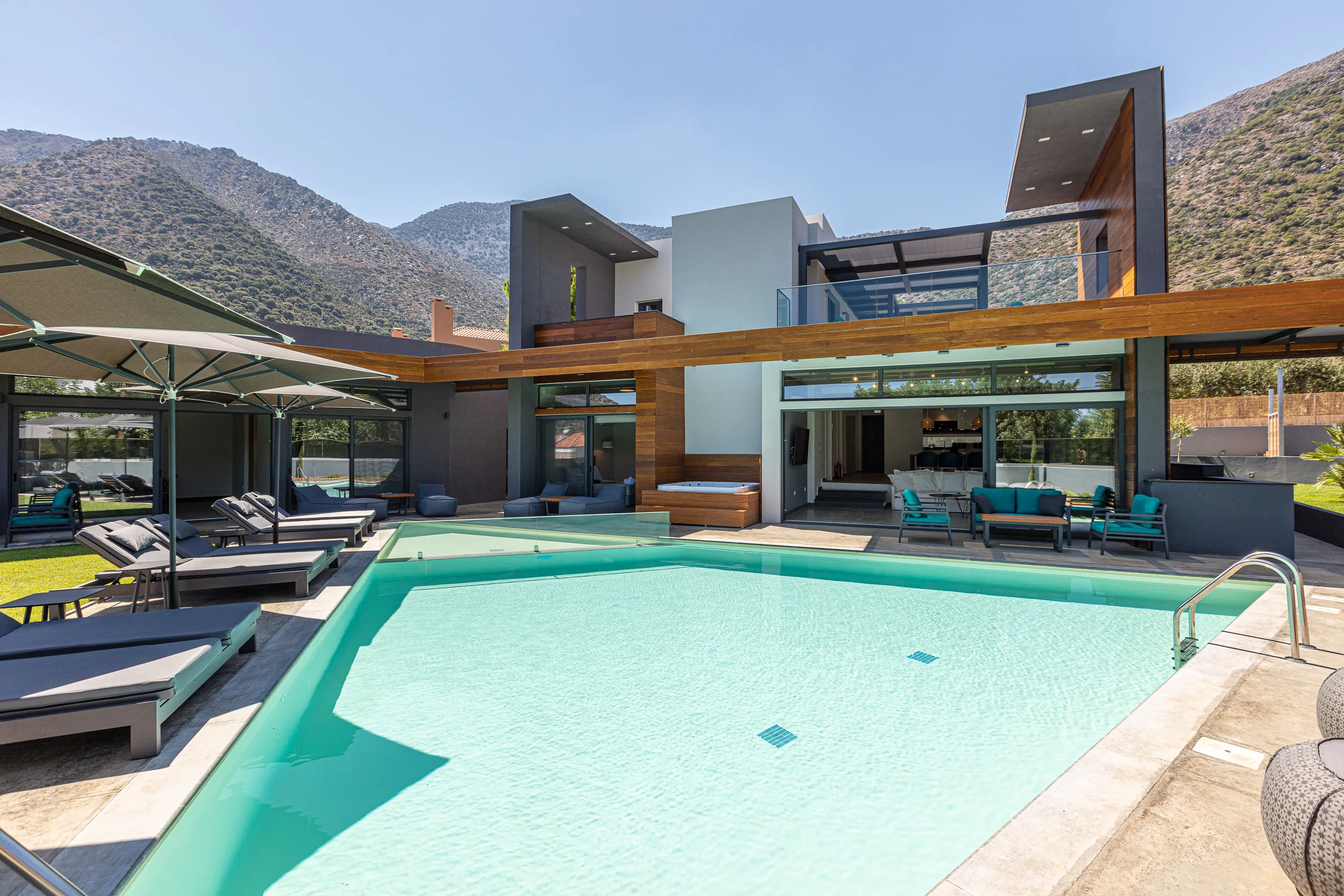 75 m2 private, heated, swimming pool, 1.60m deep.