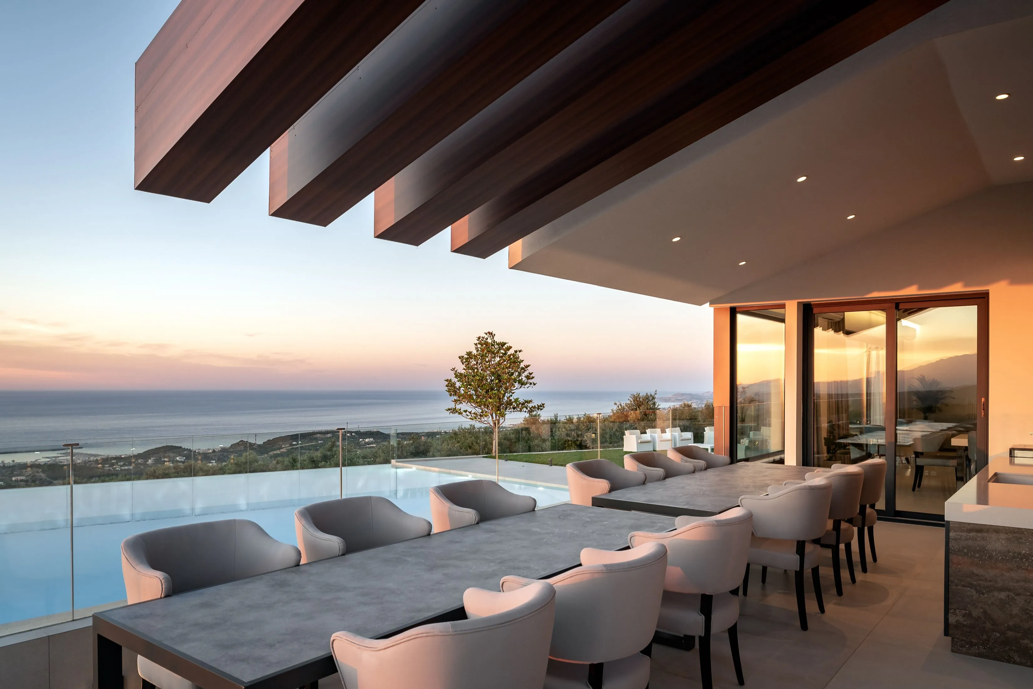 Dining area for 14 guests on the ground floor veranda.