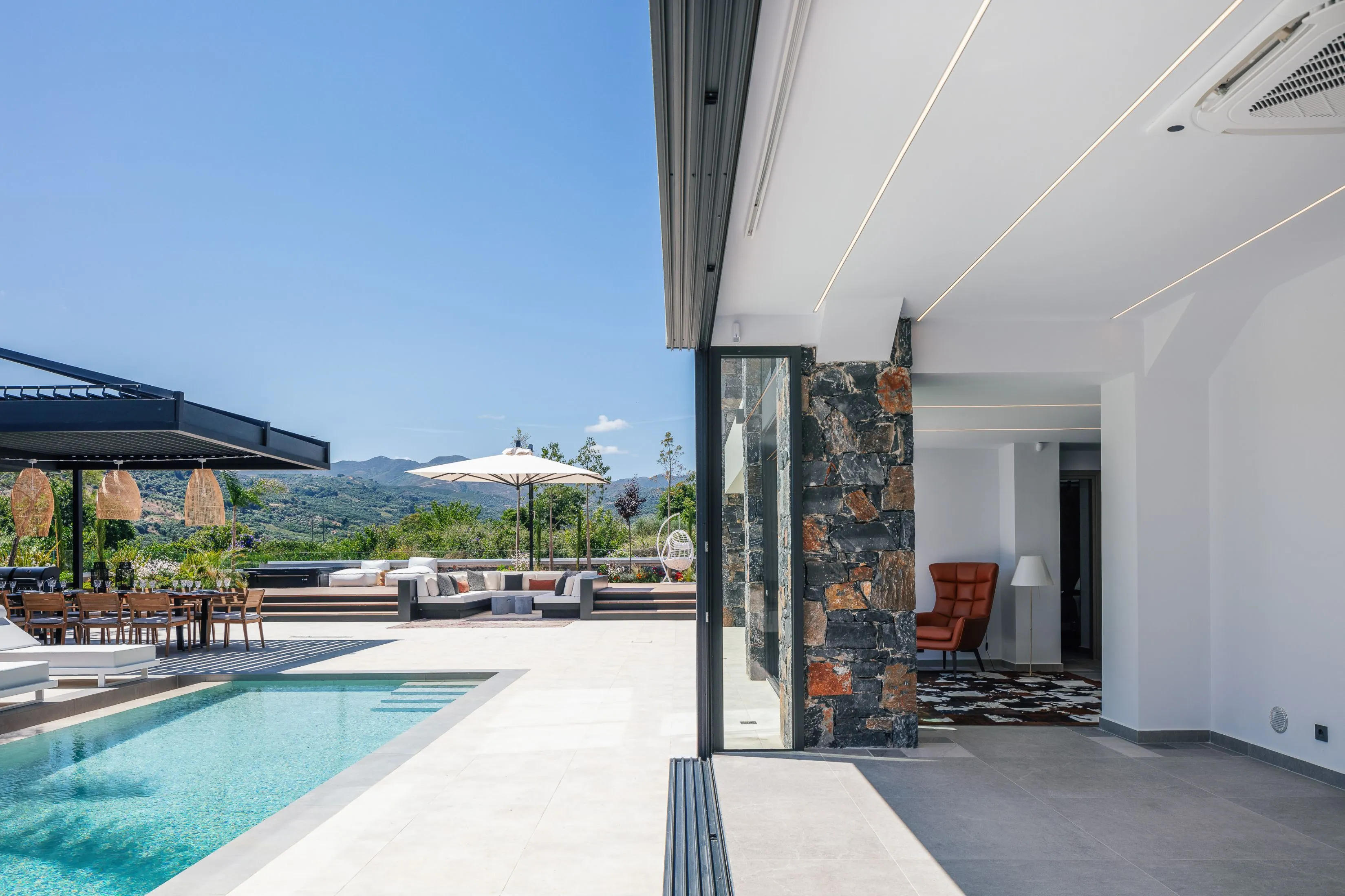 Seamless indoor and outdoor connection!