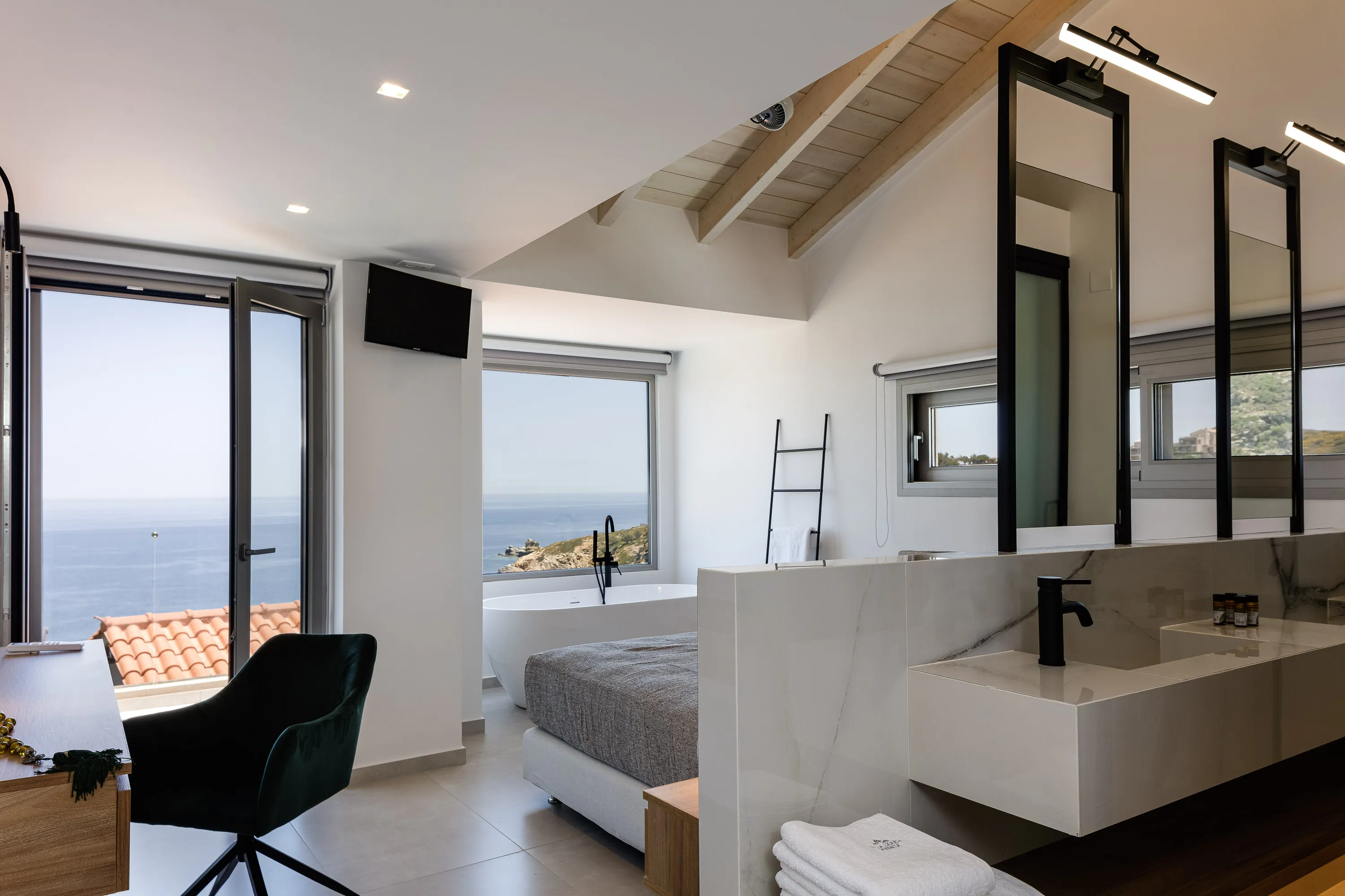 The breathtaking view available from the villa offering daily ambiance of sunset & sunrise