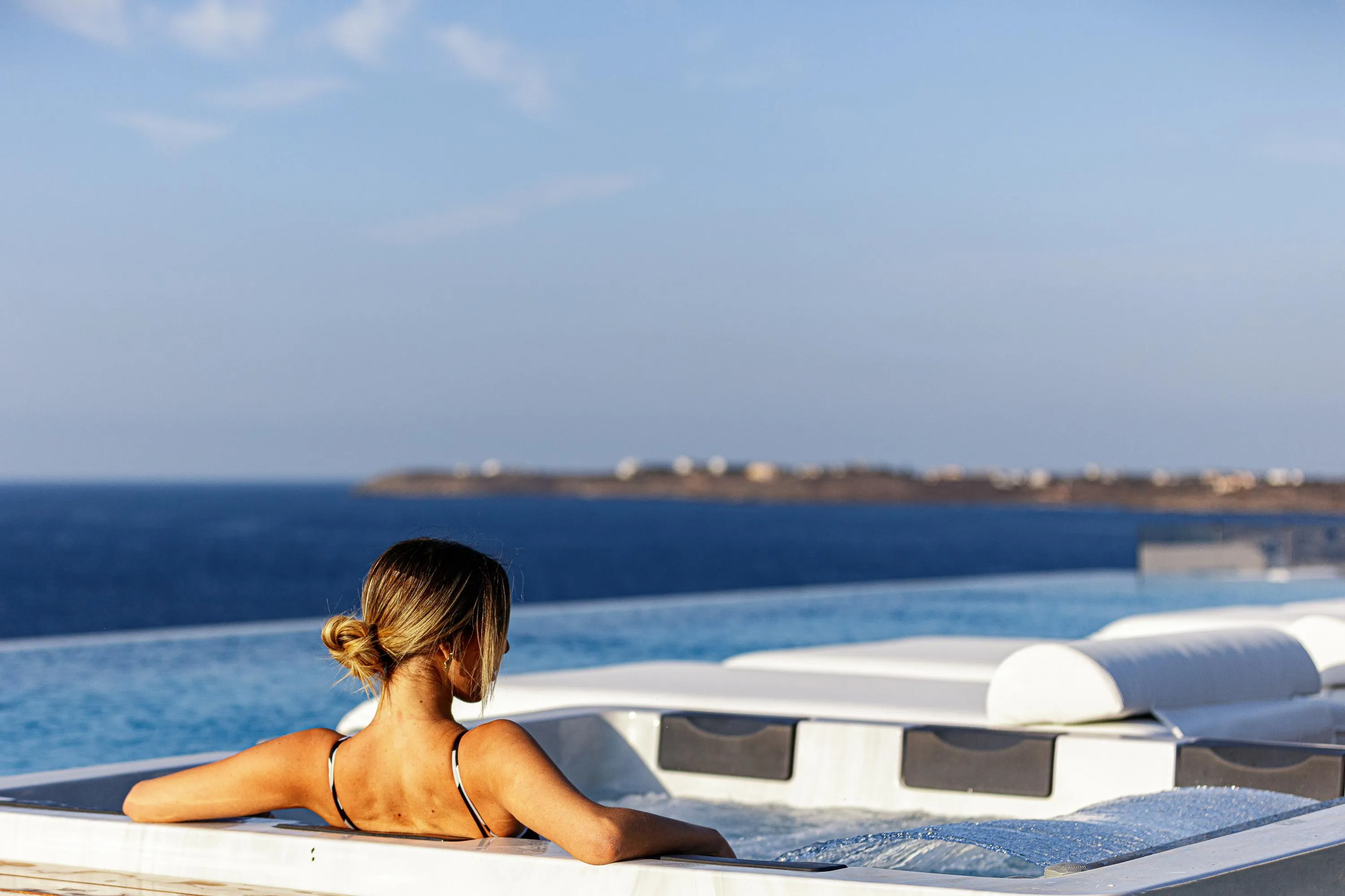 The exterior of Mika Villa spans 2500 m² and is a true haven where relaxation and entertainment effortlessly merge